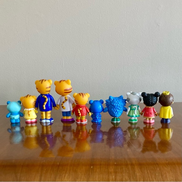 Daniel Tiger Friends & Family Figures - Picture 2 of 4